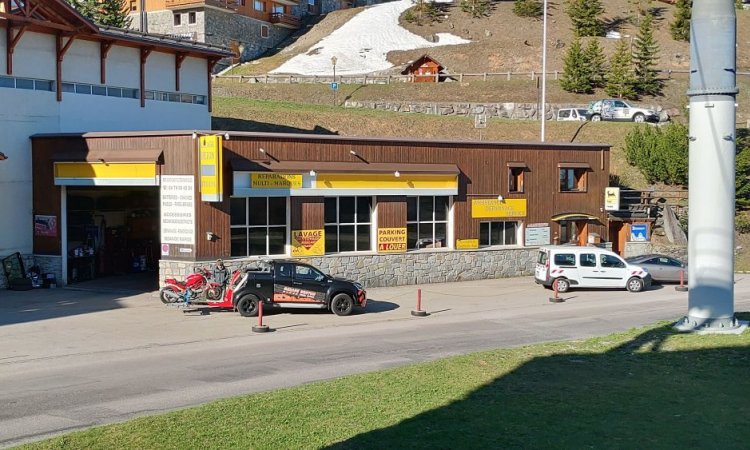 Garage Breton depuis le télécabine des Chalets